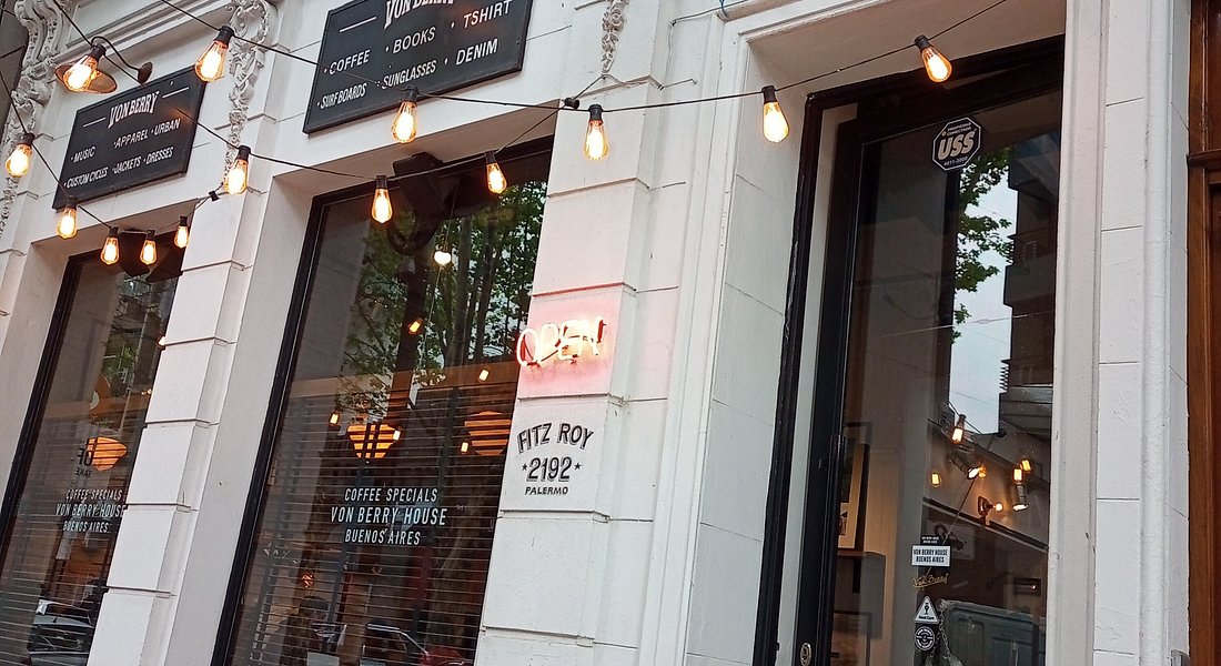 Von Berry Café